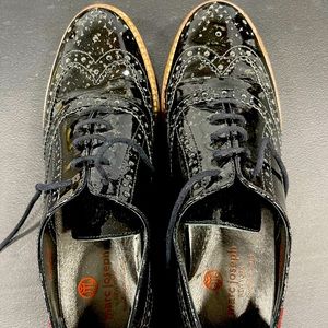 MARC JOSEPH NEW YORK, BLACK PATENT LEATHER, DISTRESSED, LACE UP, SIZE 8